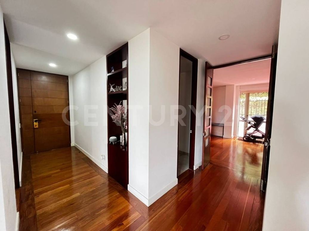 Apartamento de 4 alcobas en venta en Lindaraja, Bogotá, 192 m² · foto 15 de 20