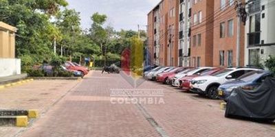 Excelente apartamento en conjunto cerrado arboleda campestre saman, tercer piso, con excelentes acabados, área, ubicación, iluminación y ventilación. Consta de tres alcobas sin closet, un baño, sala,comedor, cocina integral, zona de ropas, y parqueadero comunal. El conjunto cuenta con excelentes áreas comunes.
Valor admon $120.000
