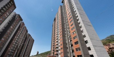 ?️Arriendo Apartamento en Puerto Alegre, Santa Ana?️

✅ Características:


 Consta de:
 3 Habitaciones
 3 Closet
 Sala comedor
 Cocina integral con horno y red de gas
 2 Baños cabinados 
 Zona de ropas
 Balcón
 Calentador 
 Área: 55 mts aprox
 Piso: 3
 Estado: Usado
 Parqueadero: Si, para vehiculo 
 Cuarto util: No


? Entorno:

Ubicado en un sector campestre, rodeado de una reserva natural que lo hace muy tranquilo, a pocos metros de la Autopista Norte, al frente del Hospital Mental de Antioquia, a 10 minutos del Centro Comercial Fabricato,a 15 minutos de la estación madera.

?️ Descripción de la unidad

Internamente la unidad cuenta con atractivos lugares para compartir en familia.


 
 Comodidades: Ascensores,parqueaderos privados y de visitantes.
 
 
 Recreación: Piscina para niños y adultos,salón social, juegos infantiles,gimnasio, cancha sintética de microfútbol.
 
 
 Seguridad: Portería 24 horas
 


? ¡Disfruta de una vida confortable y segura en este conjunto residencial! ?



