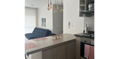Te presentamos este hermoso apartamento ubicado en la encantadora ciudad de Armenia, en el departamento de Quindío. Con una área construida de 70 M2, este inmueble es perfecto para aquellos que buscan un espacio cómodo y acogedor en una de las zonas más bonitas de Colombia. Además, cuenta con 3 alcobas y 2 baños, balcón, sala comedor, cocina integral equipada con barra estilo americano, zona de ropas, ya tiene persinas y calentador, ademas cuenta con 1 parqueadero y  2 depositos.

El conjunto cuenta con porteria y vigilancia las 24 horas del día, áreas sociales, gimnasio, piscinas, parqueadero para visitantes,salon social, sauna, zona BBQ, zona infantil, ascensor. 

En el sector encontramos transporte público, restaurantes, supermercados, colegios y centros comerciales.

No esperes más para hacer de este maravilloso apartamento tu nuevo hogar. Contáctanos y agenda una visita hoy mismo. ¡Te estamos esperando!   https://ltinversiones.com/
