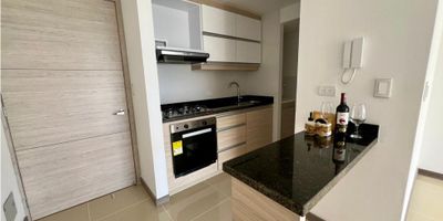 ? Apartamento en venta en Armenia, Quindío

? Ubicación


 Ciudad: Armenia, Quindío
 Zona: Residencial tranquila
 Entorno: Rodeado de zonas verdes
 Accesibilidad: Cerca de colegios, universidades, jardines, restaurantes, centros médicos y transporte público
 Vías: Acceso pavimentado


? Características generales


 Área total: 77 m²
 3 alcobas
 2 baños 
 Cocina integral
 Sala comedor
 Balcon
 Zona de ropas
 Parqueadero


? Comodidades del conjunto residencial


 Urbanización cerrada
 Piscina niños y adultos
 Gimnasio
 Juegos infantiles
 Sauna/ turco
 Parqueadero para visitantes
 Ascensor
 Portería/recepción
 Vigilancia 24 horas


? Beneficios adicionales


 Diseño moderno y funcional
 Ideal para vivir cómodamente o como inversión
 Cercanía a servicios educativos, médicos y recreativos

