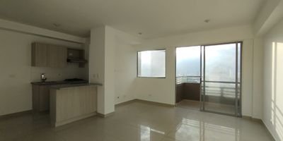 Ven y disfruta de este hermoso apartamento disponible para arriendo, ubicado en una zona estrategica con excelentes vias de acceso y cercania al Exito de Niquia. Su ambiente tranquilo y luminoso te permitira vivir con comodidad, mientras que su agradable vista anade un toque especial a cada dia. Es el lugar ideal para quienes buscan bienestar, conveniencia y una experiencia acogedora en un entorno urbano atractivo.