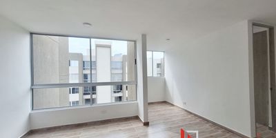 Apartamento para estrenar en Ciudad Mallorquín, conjunto Amore, ideal para vivir con comodidad y estilo. Cuenta con 2 habitaciones amplias y bien iluminadas, la principal con baño privado, y 2 baños modernos con excelentes acabados. La cocina, de diseño abierto, es amplia, funcional y recibe abundante luz natural, integrándose perfectamente con la sala-comedor para crear un ambiente cálido y acogedor.
El apartamento se caracteriza por su luminosidad, ventilación y distribución práctica, perfecta para familias, parejas o estudiantes. El conjunto ofrece tranquilidad y cercanía a universidades, colegios, centros comerciales, supermercados y zonas verdes, lo que garantiza facilidad de movilidad y acceso a todos los servicios.
Una excelente oportunidad para disfrutar un espacio moderno, cómodo y con una ubicación privilegiada. Cod: 629