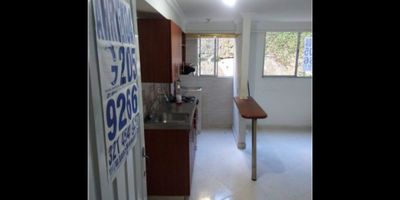 ? Venta de Apartamento en Urbanización Roble Alto – Robledo Palenque, Medellín
Excelente oportunidad para quienes buscan un hogar con ubicación estratégica, iluminación natural y todos los servicios a la mano.

? Ubicación: Urbanización Roble Alto, Medellín
? Área: 38 m²
? Precio: $150.000.000 PRECIO NEGOCIABLE

? Características del apartamento:
✔️ Piso 2 – gran iluminación y ventilación natural
✔️ 2 habitaciones, con clóset y 1 estudio
✔️ 1 baño completo
✔️ Cocina integral con red de gas
✔️ Zona de ropas

?️ Amenidades de la unidad:
✔️ Piscina
✔️ Vigilancia 24 horas

? Sitios de interés cercanos:


 
 Tienda Urb Roble Verde (supermercado local)
 
 
 Mercados El Roble – perfecta opción para compras diarias 
 
 
 Iglesia de Nuestra Señora de los Dolores de Robledo 
 
 
 Buenas rutas de transporte público, cercano a la Avenida 80 
 


✅ Ideal para quienes desean vivir en un espacio acogedor, seguro y bien comunicado, con acceso rápido a comercio, transporte y servicios.

? Contáctanos para más información y visitas:
Garcés y Jaramillo S.A.S ?
? 323 228 8223

 
