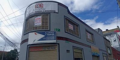 Descubre este elegante local de 75.00 metros cuadrados ubicado en , que ofrece una vista exterior e interior impresionante. Con 1 baño auxiliar, este espacio es ideal para aquellos que buscan un ambiente profesional y acogedor. Con una distribución funcional y una ubicación estratégica, este local es perfecto para emprender un nuevo negocio o expandir tus operaciones.