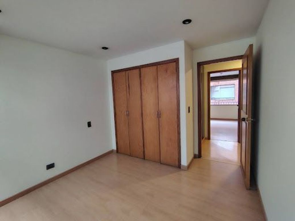 Apartamento de 3 alcobas en venta en Santa Barbara Central, Bogotá, 92 m² · foto 13 de 20