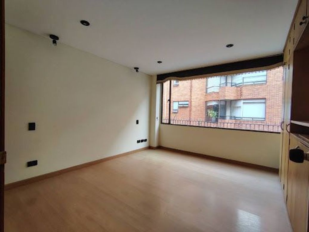 Apartamento de 3 alcobas en venta en Santa Barbara Central, Bogotá, 92 m² · foto 14 de 20
