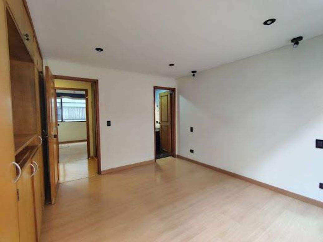 Apartamento de 3 alcobas en venta en Santa Barbara Central, Bogotá, 92 m² · foto 16 de 20