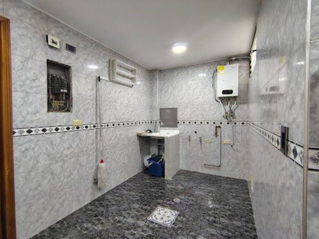 Apartamento de 3 alcobas en venta en Santa Barbara Central, Bogotá, 92 m² · foto 6 de 20