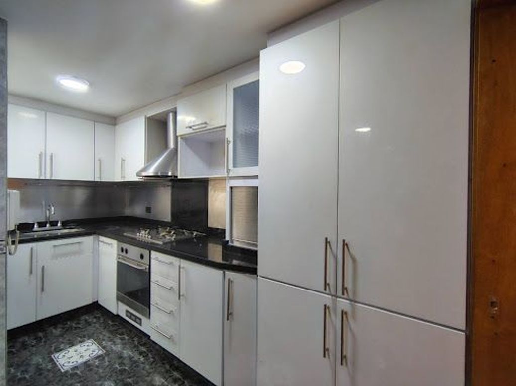 Apartamento de 3 alcobas en venta en Santa Barbara Central, Bogotá, 92 m² · foto 5 de 20