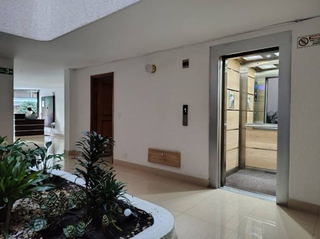 Apartamento de 3 alcobas en venta en Santa Barbara Central, Bogotá, 92 m² · foto 18 de 20