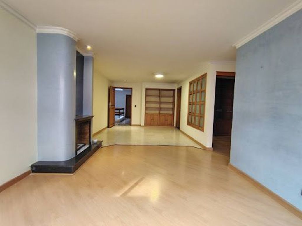 Apartamento de 3 alcobas en venta en Santa Barbara Central, Bogotá, 92 m² · foto 2 de 20