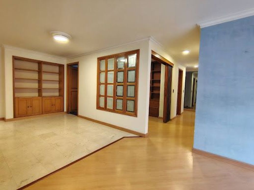 Apartamento de 3 alcobas en venta en Santa Barbara Central, Bogotá, 92 m² · foto 7 de 20
