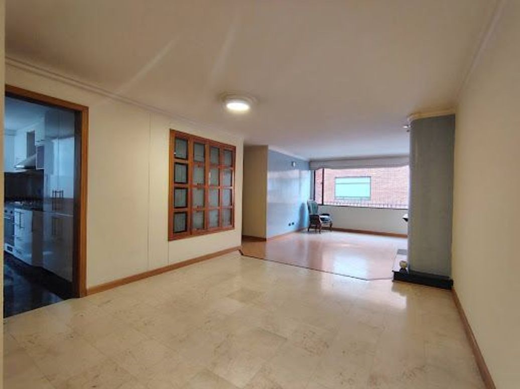 Apartamento de 3 alcobas en venta en Santa Barbara Central, Bogotá, 92 m² · foto 3 de 20