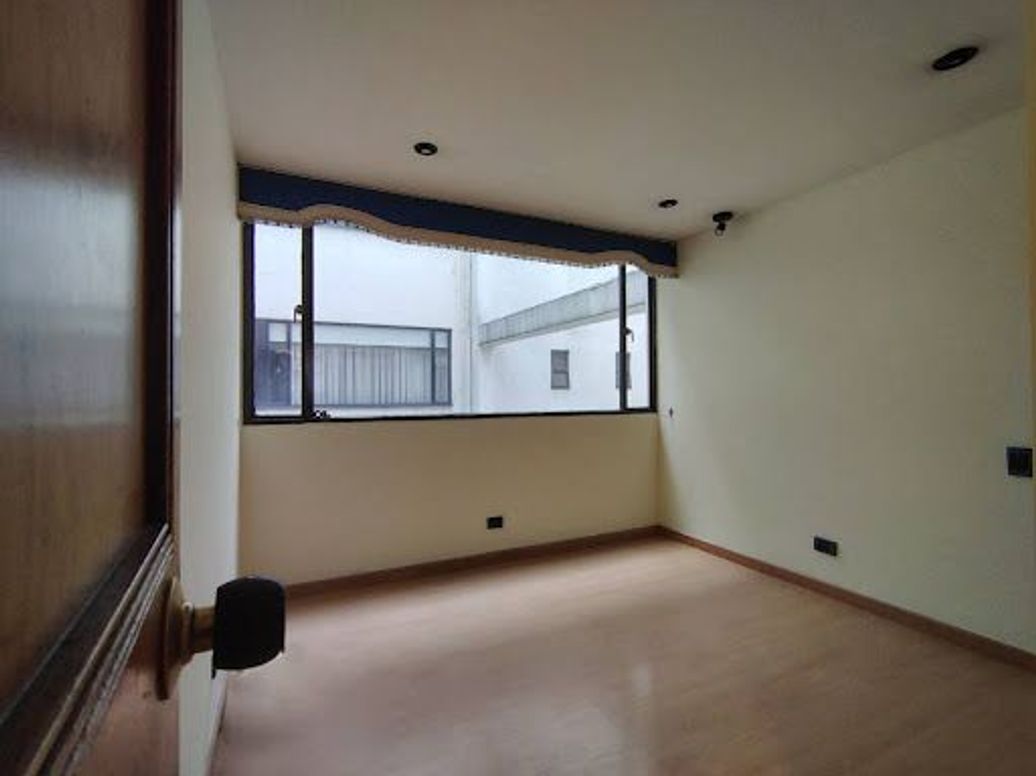 Apartamento de 3 alcobas en venta en Santa Barbara Central, Bogotá, 92 m² · foto 12 de 20