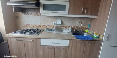 Se vende amplio y cómodo apartamento en unidad cerrada en Belén Parque, excelente ubicación cerca a la Calle 30, Carrera 76, Metroplús, sector con facilidad de acceso clínicas, super mercados, colegio y con muy buenas vías de acceso y rutas de transporte publico.

Comodidades: Sala, Comedor,  3 Alcobas, 3 Closet, 2 Baños cabinados, Cocina integral, Red de gas, Zona de ropas, Calentador de agua, Pisos en cerámica, Parqueadero doble.

La unidad cerrada cuenta con: Piscina, Salón social, Portería 24 horas.

