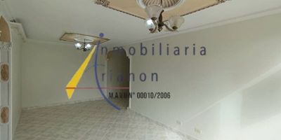 Arrendamos apartamento en unidad cerrada en la mota, cuenta con un area de 80 metros, sala comedor, 3 alcobas, alcoba de servicio,3 closet, cocina integral,  red de gas, 3 baños cabinados, calentador, piso en ceramica,cuarto util parqueadero, estrato 4.https://www.inmobiliariatrianon.com/inmueble/5980