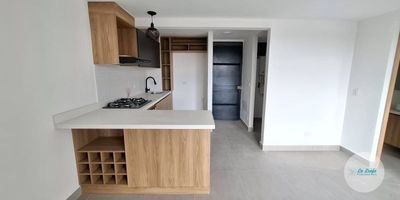 Hermoso apartamento nuevo para arrendar, ubicado a tan solo 10 minutos del parque de Río Negro, frente al colegio UCO Bilingüe y del Club Macarena, por la antigua vía a Marinilla.