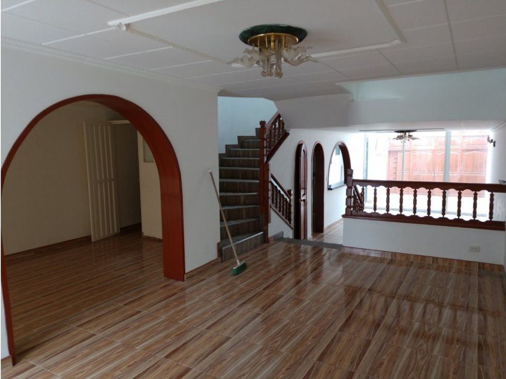 Casa de 6 alcobas en venta en Modelia, Bogotá, 272 m² · foto 3 de 20