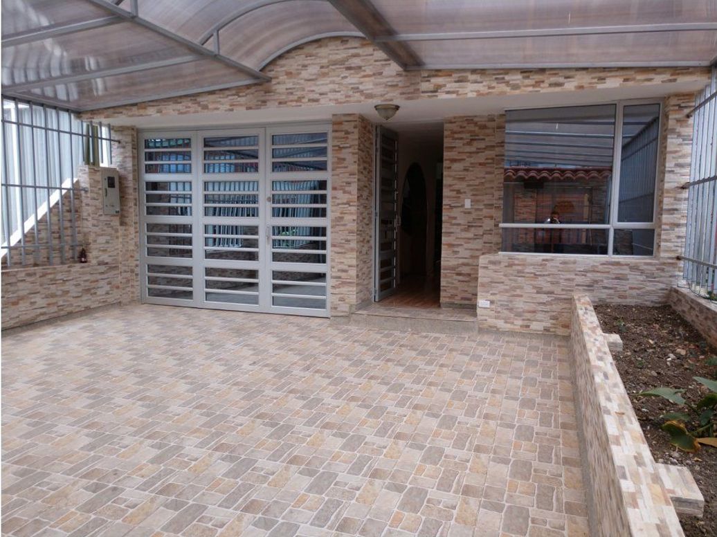Casa de 6 alcobas en venta en Modelia, Bogotá, 272 m² · foto 2 de 20