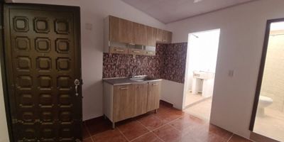 Lindo apartamento  ubicado al occidente de bogotá D.C, en la localidad de Fontibon, a una cuadra de av calle 17 y cerca de paque villemar, cai  villemar, y av ferrocarril. Apartamento en casa en segundo, espacios independientes, compuesto  de 2 alcobas, 1 de estas don closet, cocina integral , espacio para comedor, 1 baño y zona de lavanderia, servicios incluidos en el arriendo  de agua luz y gas. 

Valor canon de arrendamiento $ 1.200.000 

Mayores informes  314 468 95 04 - 601 308 57 32 

