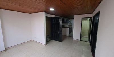 Lindo apartamento ubicado al occidente de Bogotá D.C localidad de Fontibon , barrio la Giralda, a media cuadra de Av ferrocarril calle 22, y a 5 cuadras de av cra 100. Compuesto de 2 alcboas con closets, sala comedor, cocina integral equiapda con estufa y extractor, zona de lavandería y un baño.

Valor Canon de arrendamiento 900.000, servicios independientes.

Mayores informes 314 468 95 04 - 601 308 57 32 

