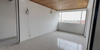 Hermoso apartamento en arriendo , ubicado al occidente de Bogotá D.C, Localidad de Fontibon, barrio la cofradia, conjunto El Molino de  la abadia 1, a una cuadra de av la esperanza, av cra 97 y con vista a la av cra 100, en quinto piso., Consta de 3 alcobas con closets, sala comedor, cocina integral equipada con estufa y extractor, zona de lavandería, un baño con división y ducha electrica. con vista exterior. Buenos acabados.

No tiene parqueadero.

Valor canon de arrendamiento $1.400.000 inlcuye admon 

Mayores informes 314 468 95 04 - 601 308 57 32 
