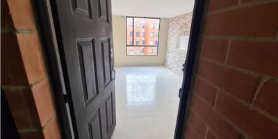 Este acogedor y luminoso apartamento se encuentra ubicado en el sur occidente de Bogotá D.C.,  localidad de Kennedy sector Tierra buena, cerca de av guayacanes y av ciudad de cali . Con una área privada de 49.63 m2 y construida de 54.68 M2 y una área privada de igual dimensiones, esta propiedad se destaca por su adaptabilidad y amplitud, ofreciendo un espacio ideal para vivir cómodamente.

El departamento cuenta con 3 amplias alcobas, ideales para acomodar a toda la familia y disfrutar de espacios de privacidad. Además, cuenta con 2 baños completos, lo que garantiza la comodidad y el confort de cada miembro de la familia. Uno de ellos ubicado en la habitación principal, lo que ofrece mayor comodidad y privacidad.

Una de las características que hacen que este departamento sea ideal para cualquier tipo de familia es que admite mascotas, lo que lo convierte en un hogar amigable para todos.

Su funcional cocina integral, equipada con electrodomésticos y muebles de alta calidad, será el lugar perfecto para preparar deliciosas comidas y compartir en familia. Además, cuenta con gas domiciliario, lo que supone una gran ventaja en términos de seguridad y economía.

Cuando salimos del apartamento, nos encontramos con un edificio de acceso pavimentado y en una urbanización cerrada, lo que garantiza mayor seguridad y tranquilidad. En su exterior, encontraremos una agradable área social, perfecta para reuniones y eventos, así como zonas deportivas para llevar un estilo de vida saludable y activo.

Su ubicación privilegiada, cerca a colegios y supermercados reconocidos, parques y una excelente conexión con el transporte público, hacen de este apartamento una oportunidad única para vivir en una zona residencial de alta demanda y con una oferta cultural y de servicios completa.

No pierdas la oportunidad de adquirir este maravilloso inmueble, donde disfrutarás de un ambiente familiar y una calidad de vida envidiable. ¡Contáctanos hoy mismo para agendar una