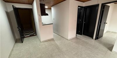 Lindo apartamento ubicado al occidente de Bogotá D.C localidad de Fontibon , barrio la Giralda, a media cuadra de Av ferrocarril calle 22, y a 5 cuadras de av cra 100. Compuesto de 2 alcboas con closets, sala comedor, cocina integral equiapda con estufa y extractor, zona de lavandería y un baño.

Valor Canon de arrendamiento 900.000, servicios independientes.

Mayores informes 314 468 95 04 - 601 308 57 32 
