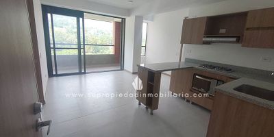 Apartamento en venta, Quintas de la Quinta, La Estrella.
¡Apartamento para estrenar de 66 m² en unidad completa con acabados modernos y excelente iluminación!
Distribución ideal: sala-comedor amplia, cocina abierta con gran espacio de almacenamiento, zona de ropas independiente, baño social y 2 habitaciones (principal con vestier y baño privado, secundaria con closet). Incluye balcón, calentador a gas, red de gas natural y piso en cerámica.
El proyecto (en fase final de construcción) ofrecerá portería y vigilancia 24 h, ascensor, salón social, zonas verdes, shut de basuras, parqueaderos visitantes y próximamente: mini bolos, cine, salón yoga y zona de mascotas.
Ubicación estratégica a pocas cuadras del Parque La Estrella, Comfama, Hospital, Inder Polideportivo y Alcaldía, con fácil acceso por Carrera 60 y Calle 84 Sur.
¡Estrena en una zona con alta valorización y todas las amenidades que tu familia merece!
¡Agenda tu visita ya!
SE ENTREGA SIN AMOBLAR