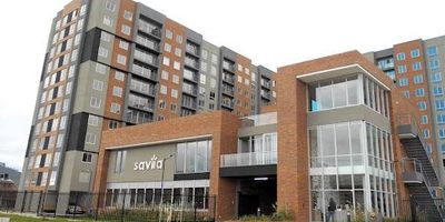 No pierda la oportunidad de estrenar, con excelentes acabados, ideal para quienes buscan comodidad y estilo en un entorno contemporáneo, un sector tranquilo, con pisos en madera laminada, balcón, garaje, deposito, estudio, encortinado, con fácil acceso por la Carrera 6. 