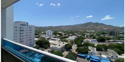 CÓDIGO 9658FR592. Apartamento ubicado en un décimo piso en el sector de Riascos. Cuenta con tres habitaciones, tres baños, cocina integral, sala-comedor, balcón con Vista Panorámica, zona de lavandería, aire acondicionado y un parqueadero. El edificio ofrece piscina, ascensor, salón social, gimnasio, zona BBQ y vigilancia. SI ESTA PROPIEDAD ES DE SU INTERÉS, CONTÁCTENOS Y AGENDAMOS UNA CITA.
