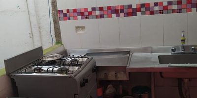 Lote/ Propiedad en Venta- Sector San Pedro, Suba 
Área Total 216 metros cuadrados 
Excelente oportunidad de inversión o vivienda multifamiliar 

Esta propiedad de tres niveles se encuentra ubicada en el reconocido sector de San Pedro, Suba, con acceso a importantes vías y comercio,  ideal para familias numerosas o para generar ingresos por renta.

Distribución por pisos 
Primer piso: (apartamento independiente)
dos habitaciones
un baño
sala comedor
cocina 
patio
zona de lavandería

Segundo piso 
tres habitaciones 
un baño 

Tercer piso
dos habitaciones 
un baño
sala comedor 
cocina 
patio
zona de lavandería

Ubicación privilegiada
cercano a: 
Av. calle 138 
Calle 26 
Transporte publico 
Parque San Pedro 
Supermercados D1 y Ara