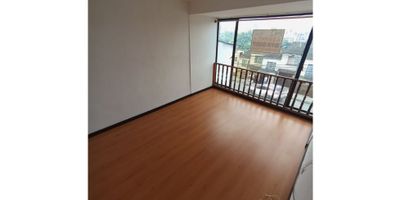 INMOBILIARIA JNQ Te ofrece casa en arriendo sector la Carola, consta de sala, comedor, cocina sencilla, cuatro alcobas, dos baños, red de gas, zona de ropas, antejardin y piso en ceramica.

Zona residencial, cerca de transporte publico, colegios y supermercados.

INFORMES: 3127770350       3167421653      8830190
