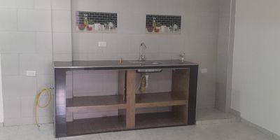 Apartamento de 2 alcobas, sala comedor, cocina, baño. se ubica en el segundo piso de casa, ubicado en Bellavista, vías principales de llegada por la  calle 68, carrera 61, v Rojas, Av 68, cerca a almacenes como Alkosto, todo el comercio de la Calle 68 o Av cll 72, cerca de instituciones educativas como el colegio Republica de Colombia, Cerca a la Universidad de Compensar.
