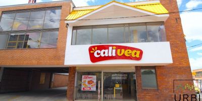 PARA INVERSIONISTAS Y CONSTRUCTORAS - VENTA INMUEBLE CON LA MEJOR RENTABILIDAD Y UBICACION Espectacular inmueble ubicada sobre la CRA 72 CON 8B , área de 334 mts de lote.Usos residencial y comercial, ubicado sobre zona comercial, cerca a, colegios, jardines infantiles, parques, supermercados, centros comerciales, vías principales de de acceso ( Ave Boyaca, Av Cali, Cra 13)
