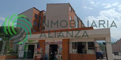 Se arrienda apartamento piso 4 en Conjunto Residencial Miraflores, Barro Blanco, Piedecuesta, cuenta con 2 habitaciones, 1 estudio, 2 baños, sala, comedor, cocina semi integral, zona social con piscina, canchas, juegos, parqueadero comunal, agenta tu cita sin costo.