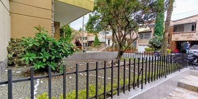 Agradable Local Comercial doble proposito en Simón Bolívar!!
Aprovecha esta oportunidad.Local comercial, tambien puede adaptarse a apartaestudio tipo loft con excelente ubicación, área de 24 mts2, 1 baño, sala y cocina sencilla, cerca a la av. 80 , excelente rutas de acceso y de trasporte, cerca al viva laureles.
Ven y visítanos!