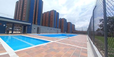 Este cuenta con: 3 cuartos, 2 closet, 2 baños, red de gas, piso en cerámica blanca, cocina integral con mesón en aluminio , calentador a gas ,  buena iluminación y hermosa vista.

La unidad cuenta con: piscina para adultos y niños, mall comercial, cancha sintética, zona BBQ, parqueaderos visitantes, portería 24 horas, juegos infantiles,

Cera a colegios, tiendas de barrio, súper mercados D1 , restaurantes, rutas principales de transporte público, iglesias etc .

Arrienda: Nex capital 

Asesor Gustavo Gutiérrez