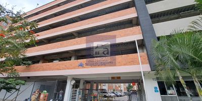 cod 4824 se arrienda apartamento en piedecuesta, 3 alcobas con closet, alcoba principal con baño, sala comedor, cocina integral, 1 baño auxiliar, instalacion lavadora, zona de ropas, techo en placa, piso en ceramica, citofono, salon social, zonas verdes, canchas, zona juegos, ascensor, piscinas,vigilancia, parqueadero comunal, valor admon ($150.000) a la fecha, pendiente definir con la administracion del conjunto.