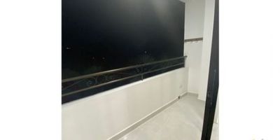 Arriendo partamento de aproximadamente  65 m2, 2 alcobas con closet, 1 baño cabinado, sala comedor, cocina integral, balcón, red de gas, zona de ropas, calentador a gas. 3 piso sin ascensor en edificio cerca de la Universidad de Medellín, Estación Metroplús, para mayor información contactame
Asesora Yenny López CEL 3245627227
COD WASI 9659582
