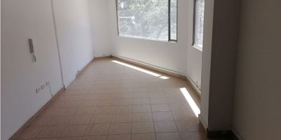 Ilarco, area 30 metros, arriendo oficina, segundo piso exterior iluminada, un baño privado, acceso por escalera, no cuenta con parqueadero, no cuenta con portería, vías de acceso transmilenio avenida suba y calle 100 apts -  c - d
