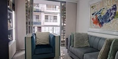 Se vende casa en el Ingenio II. Casa de 264 mts2 consta de sala, comedor, cocina integral patio de ropas, 4 habitaciones, 5 baños. Parqueadero interno, terraza. La casa tiene 3 aires  acondicionados y calentador.