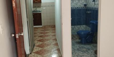 COMODO APARTAESTUDIO, 2 PISO EN EL SECTOR DE ASTURIAS, CUENTA CON MUY BUENA ILUMINACIÓN, VENTILACIÓN, CERCA A LA ESTACIÓN DEL METRO Y TRANSITO DE ITAGUI.....