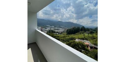 ? ¡Tu nuevo hogar te espera en La Estrella! ?

Vive con tranquilidad y comodidad en este acogedor apartamento ubicado en la tablaza  una unidad moderna con excelentes amenidades para disfrutar en familia ?.

✨ Características del apartamento:
? 54 m² – Último piso con excelente vista
?️ 3 habitaciones con clóset
? 2 baños completos
? Cocina semi integral con calentador
?️ Sala comedor integrada, acogedora y funcional
? Balcón con y sin registro, ideal para disfrutar del aire fresco
? Zona de ropas con lavadero

? Zonas comunes para toda la familia:
?‍♀️ Piscinas para adultos y niños
? Canchas de baloncesto y vóleibol
? Pista de triciclos
? Salón social para niños y adultos
? Zona pet
? Zonas infantiles
? Amplias zonas verdes y senderos

? Ubicación estratégica:
Situado en una zona residencial tranquila de La Estrella – Tablaza, con fácil acceso a la estación La Estrella del Metro, el Parque Principal, supermercados, colegios y la Av. Regional hacia Itagüí y Medellín. Una ubicación perfecta para quienes buscan movilidad, comodidad y calidad de vida.

? Precio de venta: $230.000.000
? Año de construcción: 2014
? Estrato 3

? Contáctanos.
