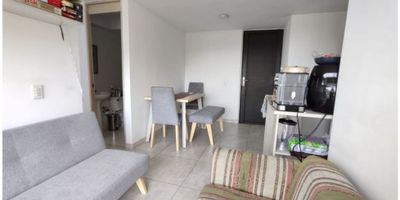 ?✨ ¡Vive donde la tranquilidad se convierte en tu lujo diario!
Apartamento en La Estrella 

Imagina despertar cada mañana con una vista verde que te abraza, respirar aire puro y sentir que vives en un pequeño oasis. Este apartamento no es solo un hogar: es la oportunidad de vivir la vida que mereces.

? Sus 51 m² se sienten mucho más grandes cuando están llenos de luz, naturaleza y buena energía.

? Lo que hace ÚNICO este apartamento:


 
 ?️ 2 habitaciones con opción de tercera o estudio: transforma tu vida con un espacio perfecto para crear, trabajar o soñar.
 
 
 ? Balcón con vista natural: tu rincón para desconectarte… y reconectarte.
 
 
 ?️ Cocina moderna lista para tus mejores momentos.
 
 
 ? 2 baños diseñados para tu comodidad diaria.
 
 
 ? Parqueadero privado + ? Cuarto útil: todo organizado, todo práctico.
 


? Aquí no solo vives… disfrutas

La unidad Flores del Campo te ofrece espacios pensados para sentirte bien cada día:
? Piscina • ⚽ Cancha • ? Zona infantil • ? Gimnasio • ? Zona de mascotas
? Sendero ecológico • ? Salón social y salón para niños

? Ubicación que enamora

A solo 20 minutos de la Estación La Estrella, en un entorno campestre, silencioso y lleno de vida. Cerca de todo lo que necesitas… pero lo suficientemente lejos del ruido para que sientas paz.

✨ Un apartamento pensado para quienes no buscan "algo más"... sino algo MEJOR.
Si quieres vivir con tranquilidad, naturaleza y comodidad en un solo lugar, este es tu próximo hogar.
