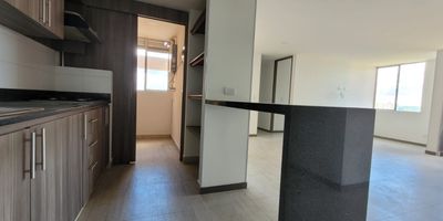 Apartamento arriendo en unidad cerrada, sector colegios, politécnico, estadio. a tan solo minutos del centro comercial san nicolas, somer, este apartamento cuenta con hermosa vista, amplios espacios, parqueadero y cuarto util , zonas comunes,  piscina, cancha, turco ,sauna , gimnasio , salon social. 