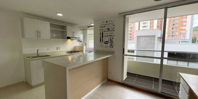 HERMOSO APARTAMENTO LA ALDEA EN LA ESTRELLAsala-comedor,2 alcobas, , 2 baños, 2 closet  , cocina integral, 1 balcon , zona de ropas, red de gas, calentador, parqueadero privado Y cuarto util 62 MT2Conjunto residencial con ascensor, porteria 24 horas , PISCINAS , TURCO , SAUNA , PARQUE INFANTIL , SALON SOCIAL , SALA DE CINE ETC.Información directamente con el asesor YONATAN ARISTIZABAL TEL 3045335855