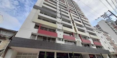 ARRIENDO HERMOSO APARTAESTUDIO EN EL EDIFICIO PLATINIUM CONDOMINIO.
Ubicado en una excelente zona del Barrio San Alonso en la Calle 20 #30-27 el cual es estrato 4.
Espectacular Apartaestudio en el piso catorce con un área de 40 mt2. Cuenta con 1 habitación con closet, 1 baño, sala comedor, zona de ropas, cocina integral, balcón y parqueadero. 
El valor del canon es de $1.100.000 y administración $163.200
zona social piscina adultos y niños , salon social , juegos infantiles , salon social , gym sauna 
NO DEJES PASAR ESTA OPORTUNIDAD.