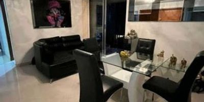 Se renta o se vende apartamento amoblado en Palmas, con 3 habitaciones con clóset, sala comedor amplia, balcón con agradable vista, cocina integral, zona de ropas independiente, 1 baño enchapado y cabinado, piso 4 sin ascensor, unidad cerrada con piscina y zona húmeda, cancha múltiple, salón social, parques infantiles, senderos y plazoletas, ambiente tranquilo y familiar, ubicado en un sector estratégico cerca a Premium Plaza y la Clínica Oftalmológica, con excelente acceso por la Av. Las Palmas y la Calle 30, ideal para quienes buscan comodidad, buena ubicación y un entorno seguro y familiar.